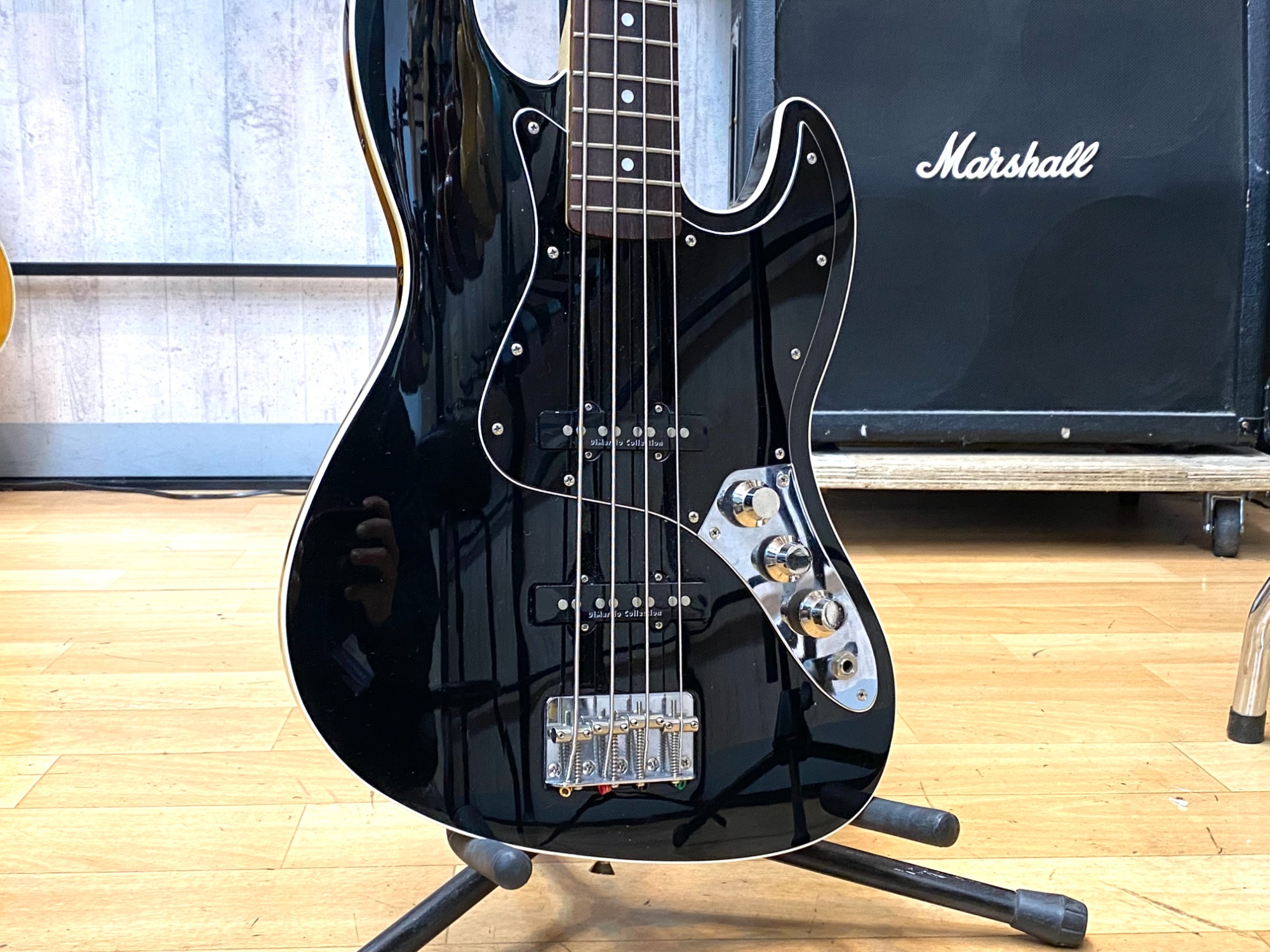 中古楽器大量展示中！】Fender(フェンダー)のエレキベースdimarzio