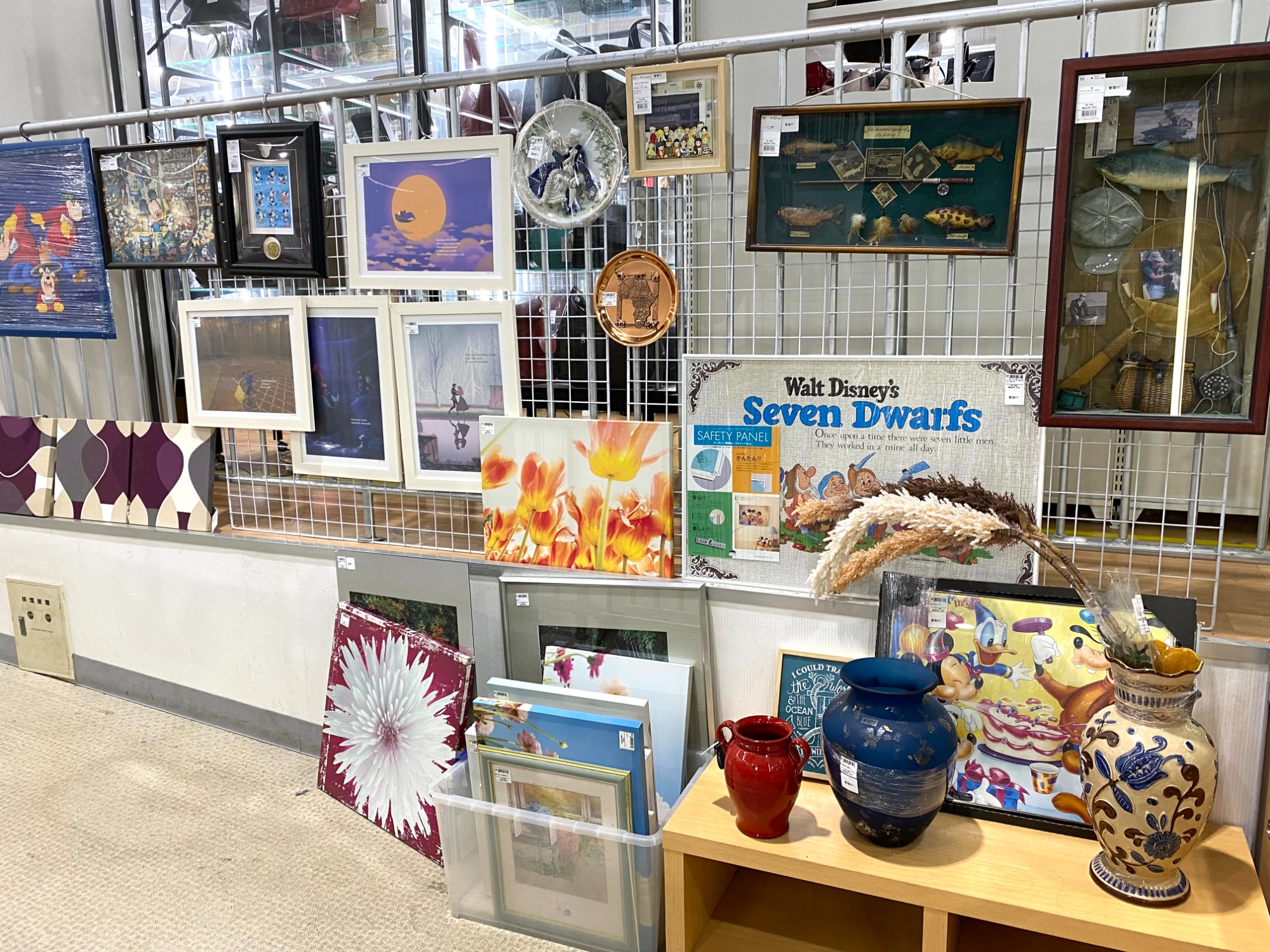 インテリア雑貨買取大歓迎】陶器の白象花台を買取入荷いたしました