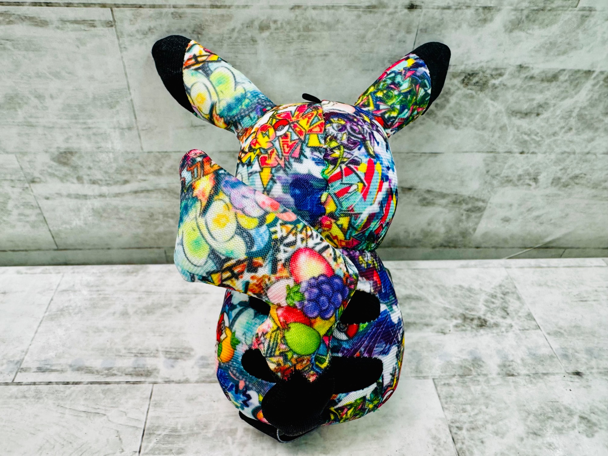 ポケモンセンター ぬいぐるみ シブヤのピカチュウ グラフィティ