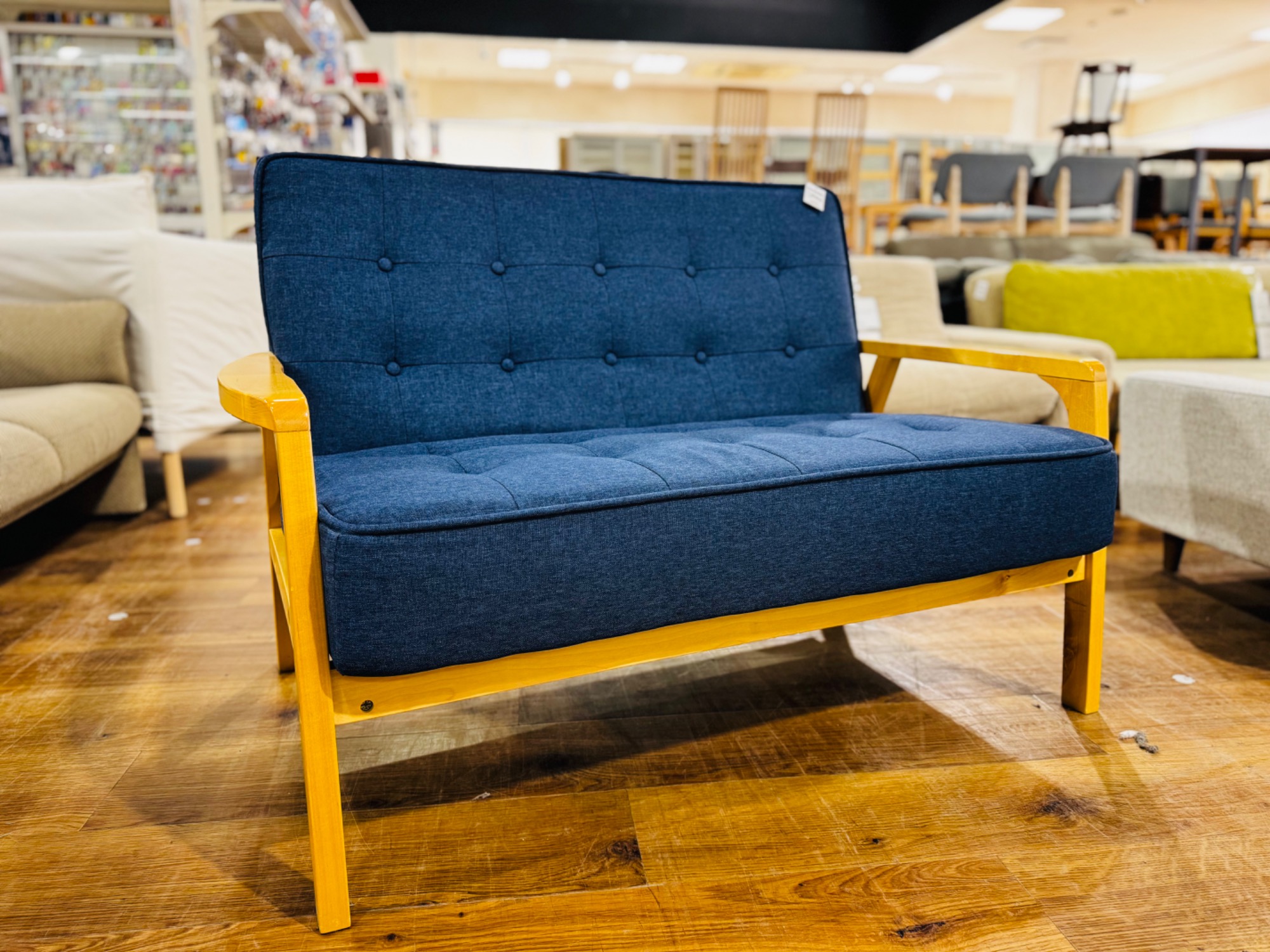 ニトリの1人掛けソファーが入荷しました‼︎【トレファク上福岡】 新生活応援】NITORI（ニトリ） 天然木フレームのコンパクトソファ