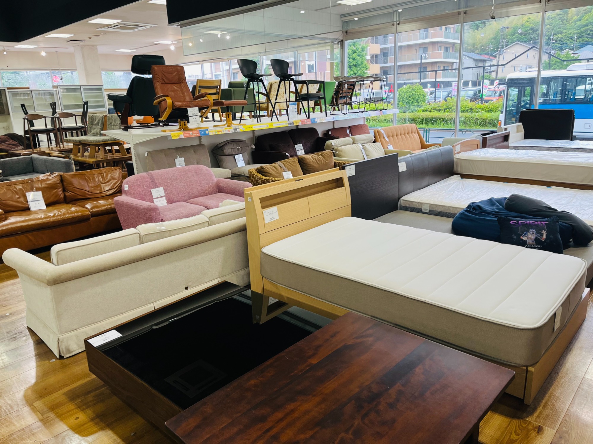中古家具大量展示中】岩谷堂箪笥 和タンス4段が買取入荷しました