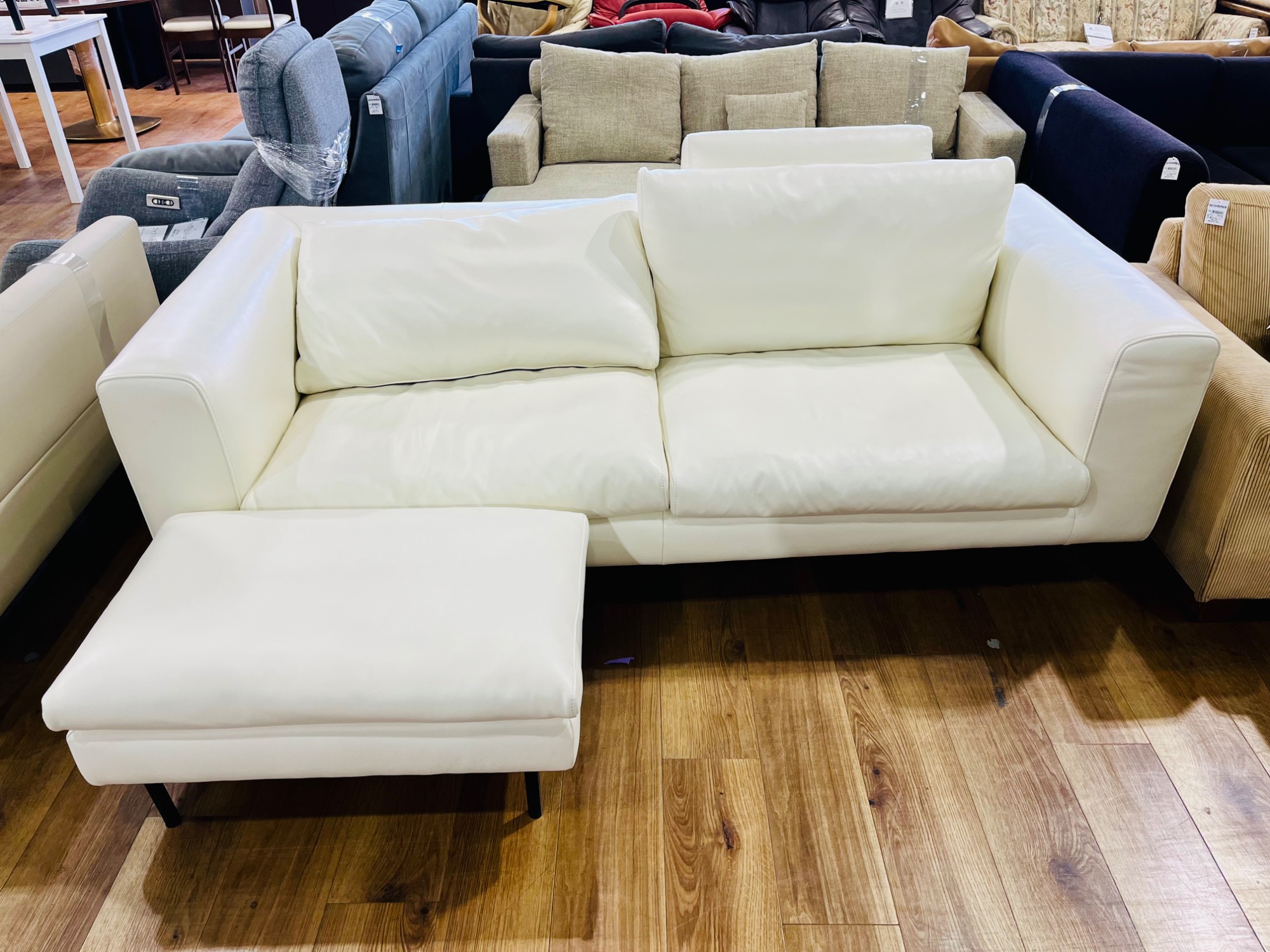 five_by_five の3人掛けソファーが買取入荷いたしました！｜2026年04月