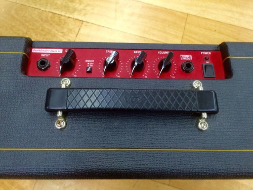 ベースアンプのVOX