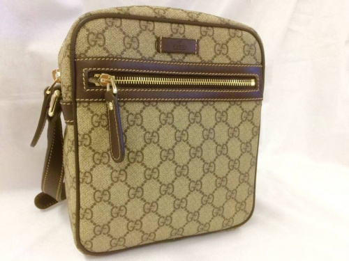 ブランド・ラグジュアリーのショルダーバッグ