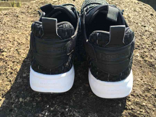 シューズのREEBOK