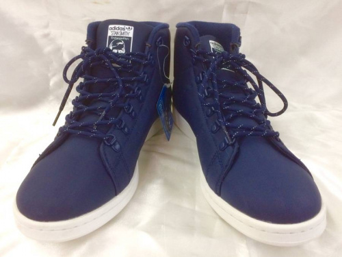 シューズのアディダス（adidas）