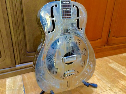 楽器・ホビー雑貨のリゾネーターギター