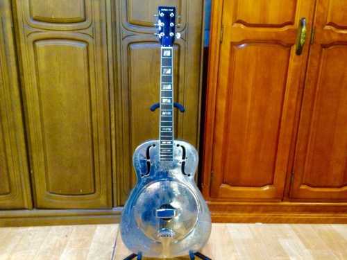 リゾネーターギターのアコースティックギター