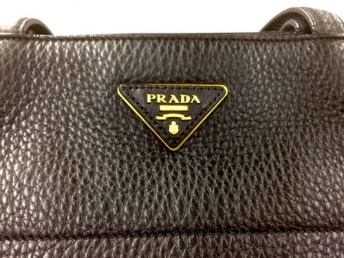 トートバッグのプラダ(PRADA)