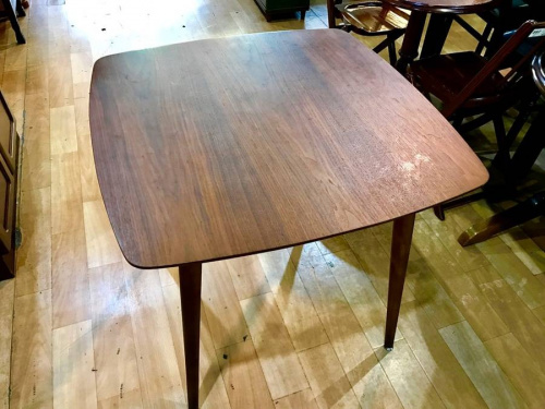 家具・インテリアのテーブル