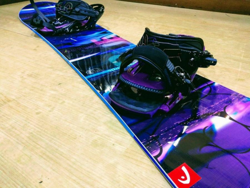 シーズンスポーツのスノーボード