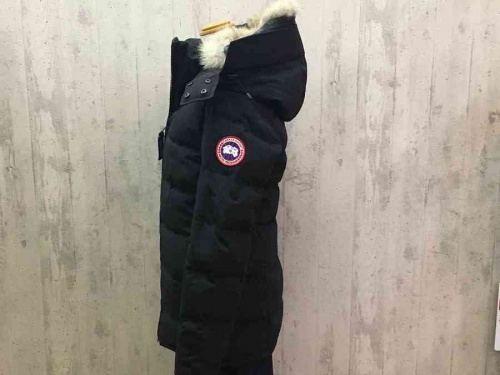 アウターのカナダグース（CANADA GOOSE）