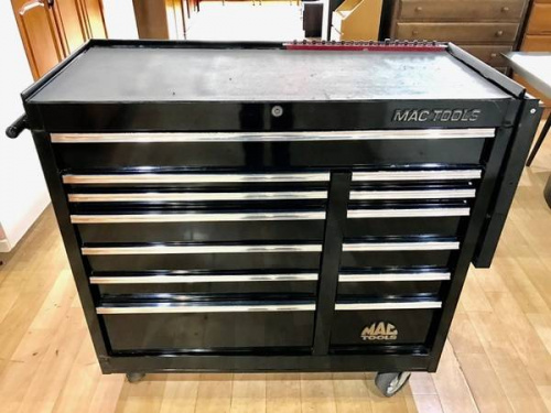 アウトドアウェアの工具入れ