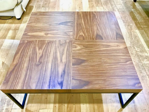 テーブルのFranc Franc