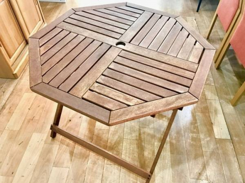 ガーデニングのテーブル