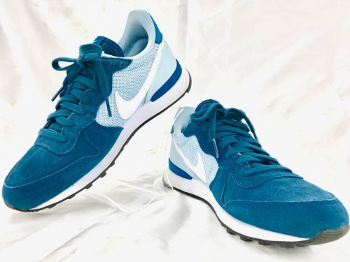 シューズのスニーカー