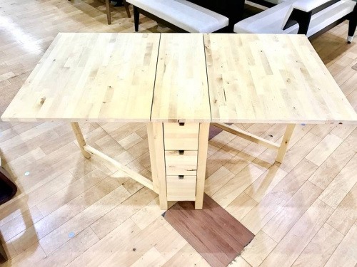 テーブルのIKEA