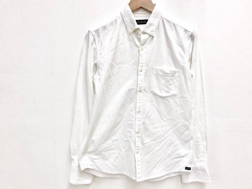 ジャケットのシャツ