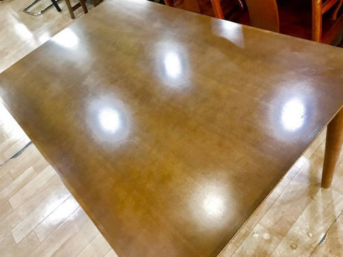 テーブルのダイニング