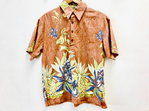 ジャケットのシャツ