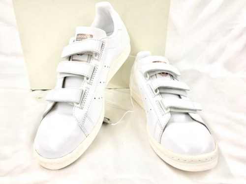 シューズのアディダス（adidas）