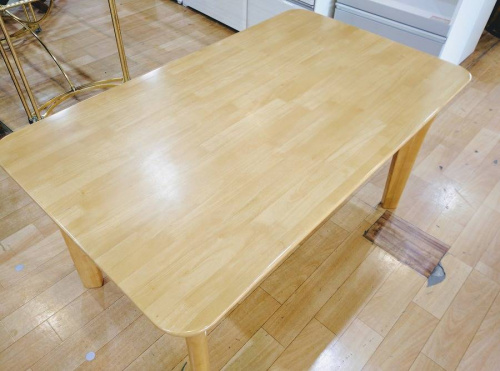ダイニングセットのテーブル