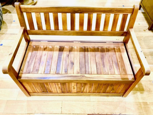 チェアのベンチ