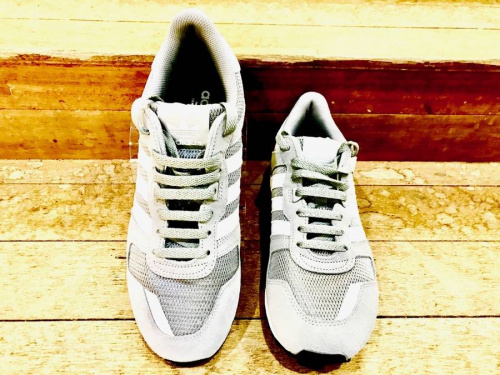 スニーカーの南大沢