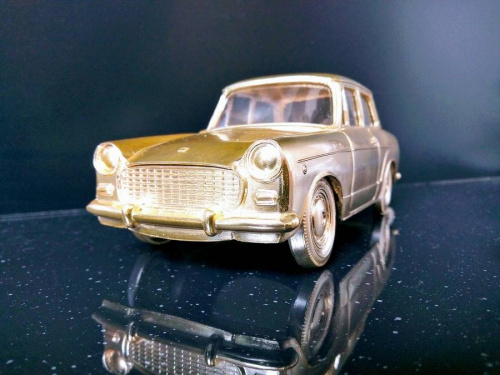 楽器・ホビー雑貨のミニカー