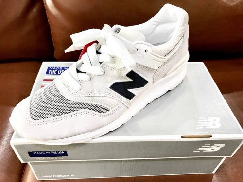 シューズのニューバランス（new balance）