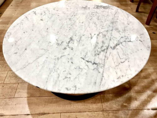 家具・インテリアのテーブル
