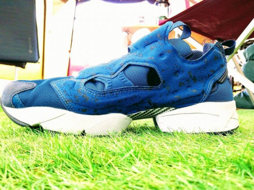 スニーカーのREEBOK