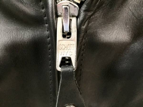 ジャケットのSchott