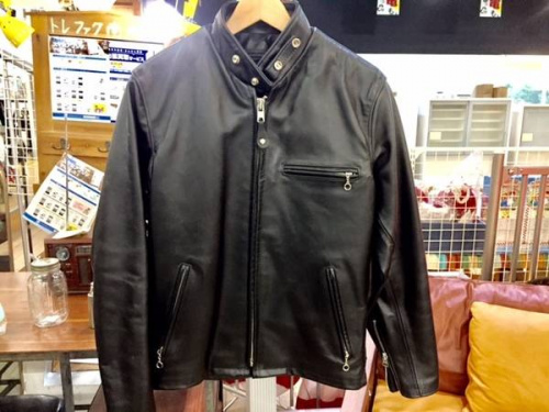 レザージャケットの南大沢