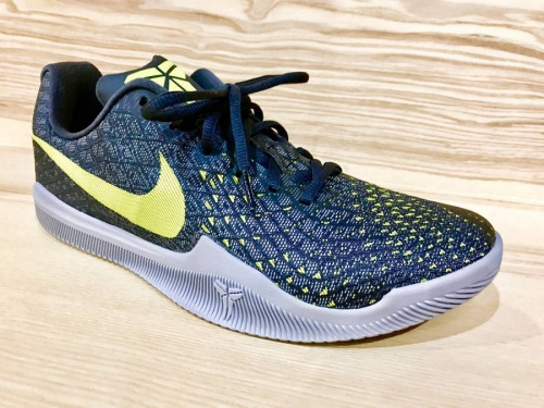 シューズのナイキ（NIKE）