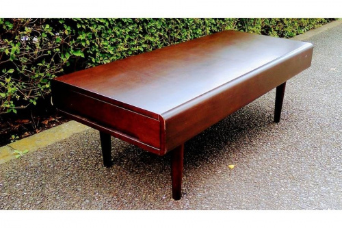 家具・インテリアのテーブル