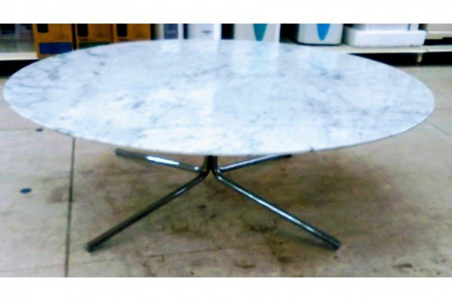 テーブルのcassina