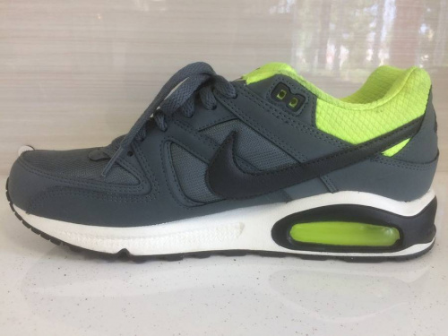 シューズのスニーカー