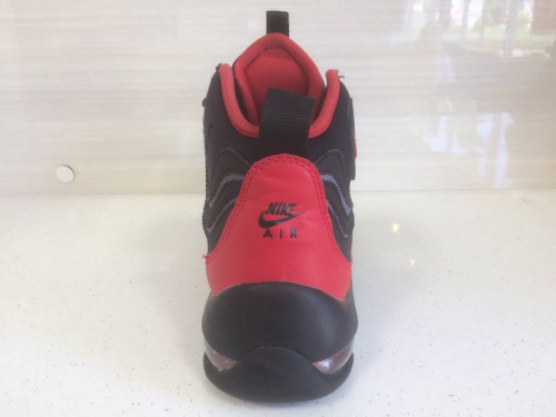 スニーカーのナイキ（NIKE）