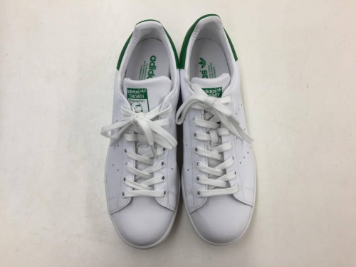 シューズのアディダス(adidas)