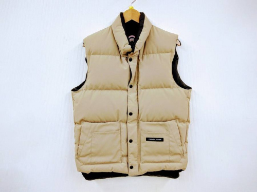 ベストのカナダグース（CANADA GOOSE）