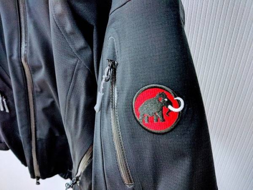 マウンテンパーカーのMAMMUT