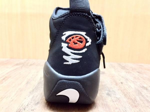 スニーカーの南大沢