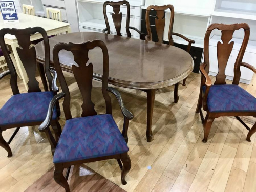 家具・インテリアのダイニングテーブル