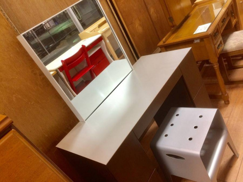 家具・インテリアのドレッサー