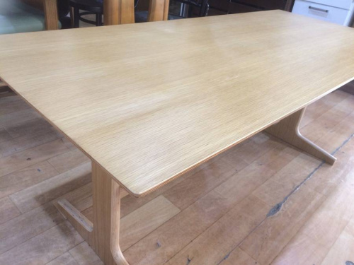 家具・インテリアのテーブル