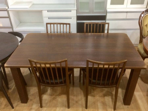 ダイニングセットの起立木工