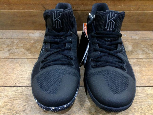 スニーカーのナイキ（NIKE）