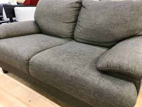 家具の2人掛けソファ