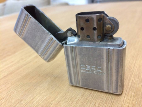 ZIPPOのZERO HALLIBURTON